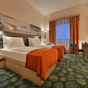 Ramada Airport 4* Прага